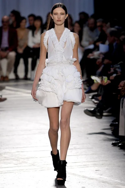 Look 14